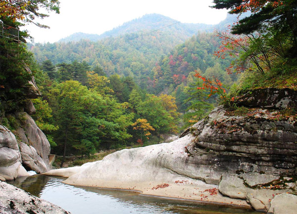 White Cloud Mountain Scenery